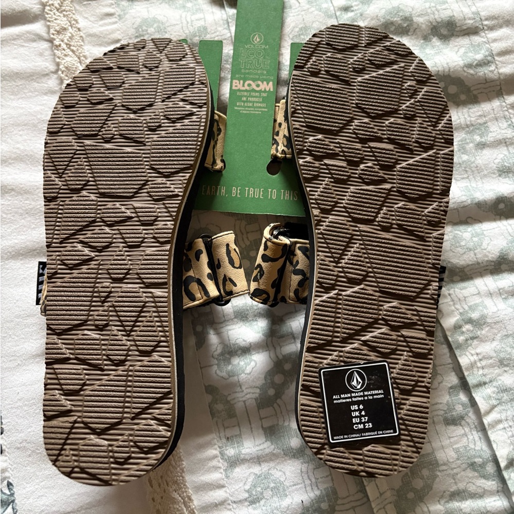 Volcom Sandals NWT - Picture 2 of 3